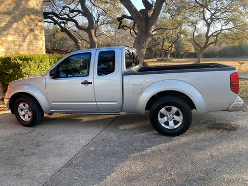 Used 2010 Nissan Frontier SE w/ SE Value Truck Pkg image 1