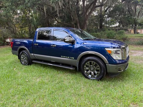 Used 2018 Nissan Titan Platinum Reserve RWD image 11