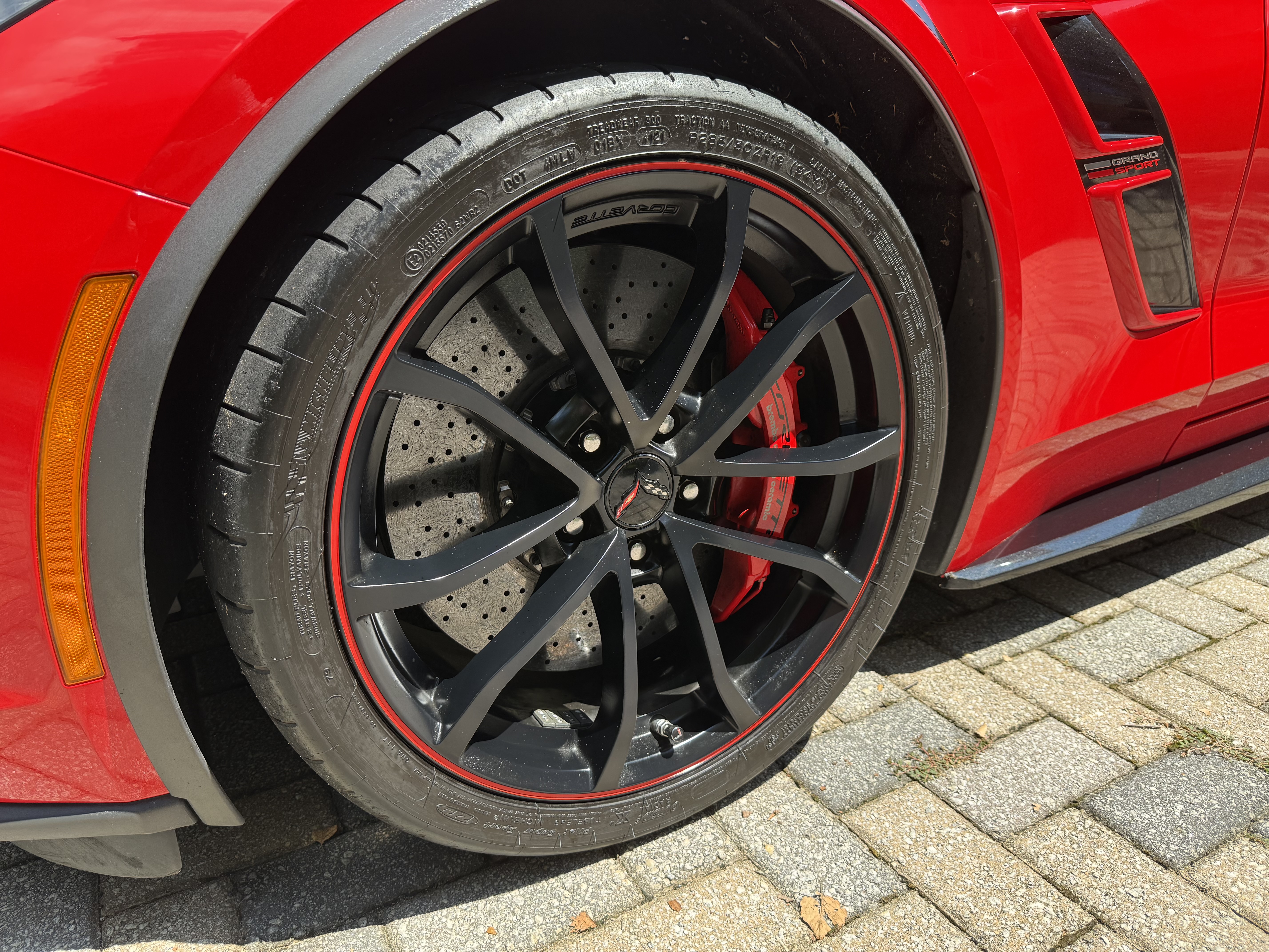 Used 2019 Chevrolet Corvette Grand Sport w/ Z07 Performance Package RWD image 11