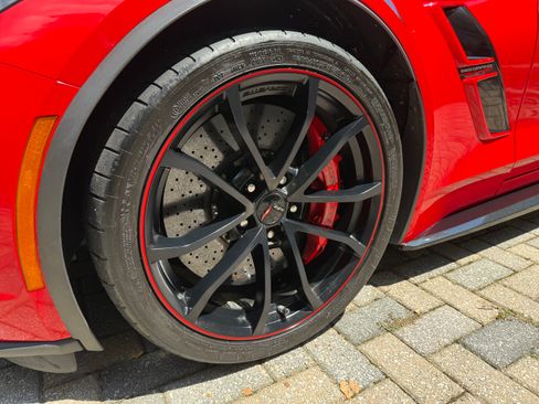 Used 2019 Chevrolet Corvette Grand Sport w/ Z07 Performance Package RWD image 11