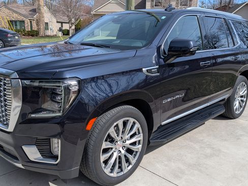 Used 2023 GMC Yukon Denali w/ Advanced Technology Package image 4