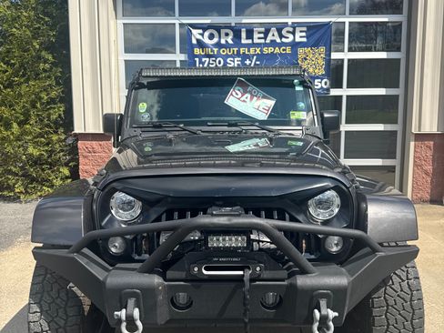 Used 2017 Jeep Wrangler Unlimited Sahara w/ Dual Top Group AWD/4WD image 6