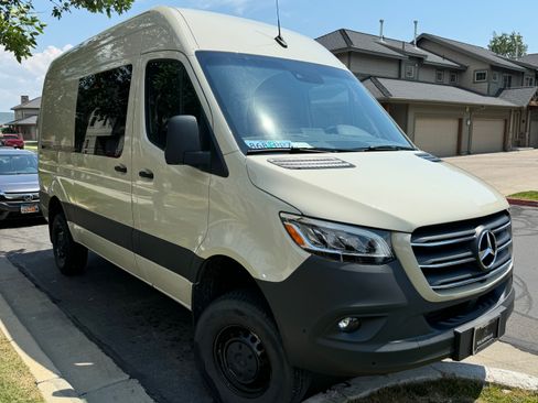 Used 2024 Mercedes-Benz Sprinter 2500 image 2