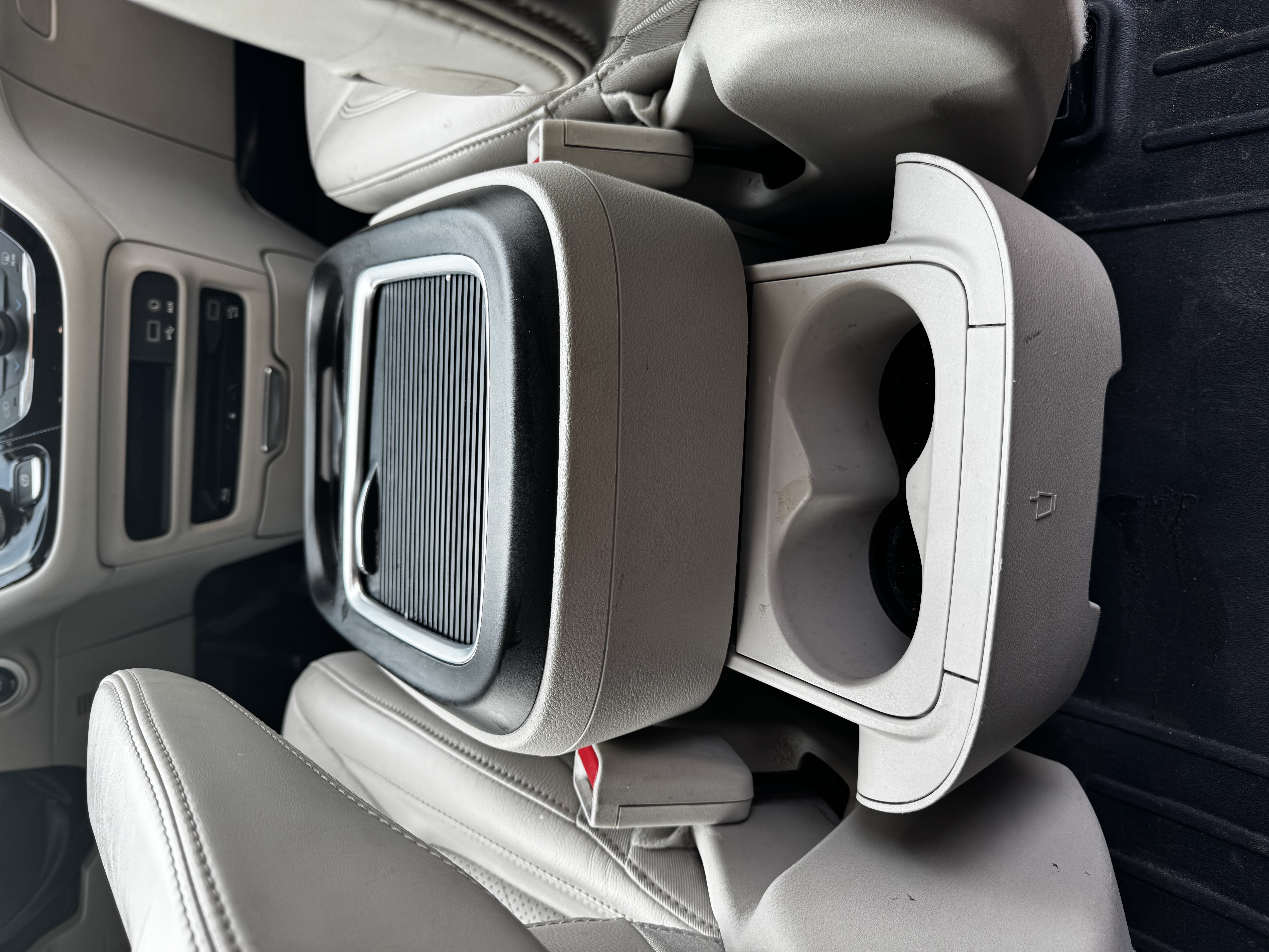 Used 2020 Chrysler Pacifica Touring-L Plus w/ Advanced Safetytec Group FWD image 25