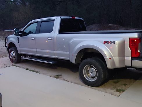 Used 2018 Ford F350 XLT w/ XLT Premium Package image 2