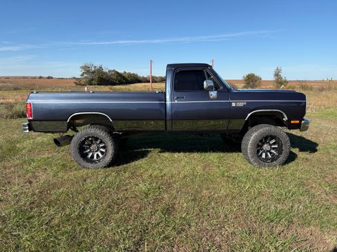 Used 1993 Dodge D/W Truck 250 image 8