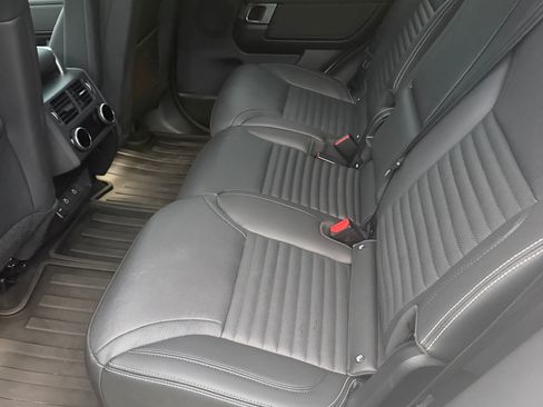 Used 2025 Land Rover Discovery Dynamic SE AWD/4WD image 8