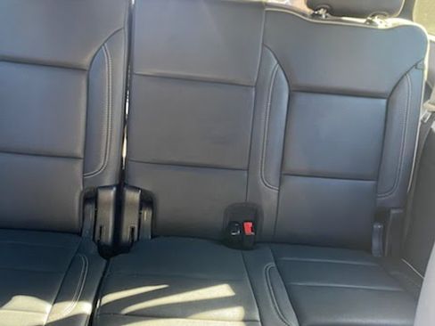 Used 2023 Chevrolet Suburban Premier image 15