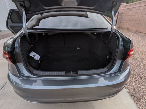 Used 2020 Volkswagen Jetta R-Line w/ R-Line Cold Weather Package image 8