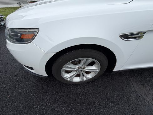 Used 2018 Ford Taurus SE FWD image 10