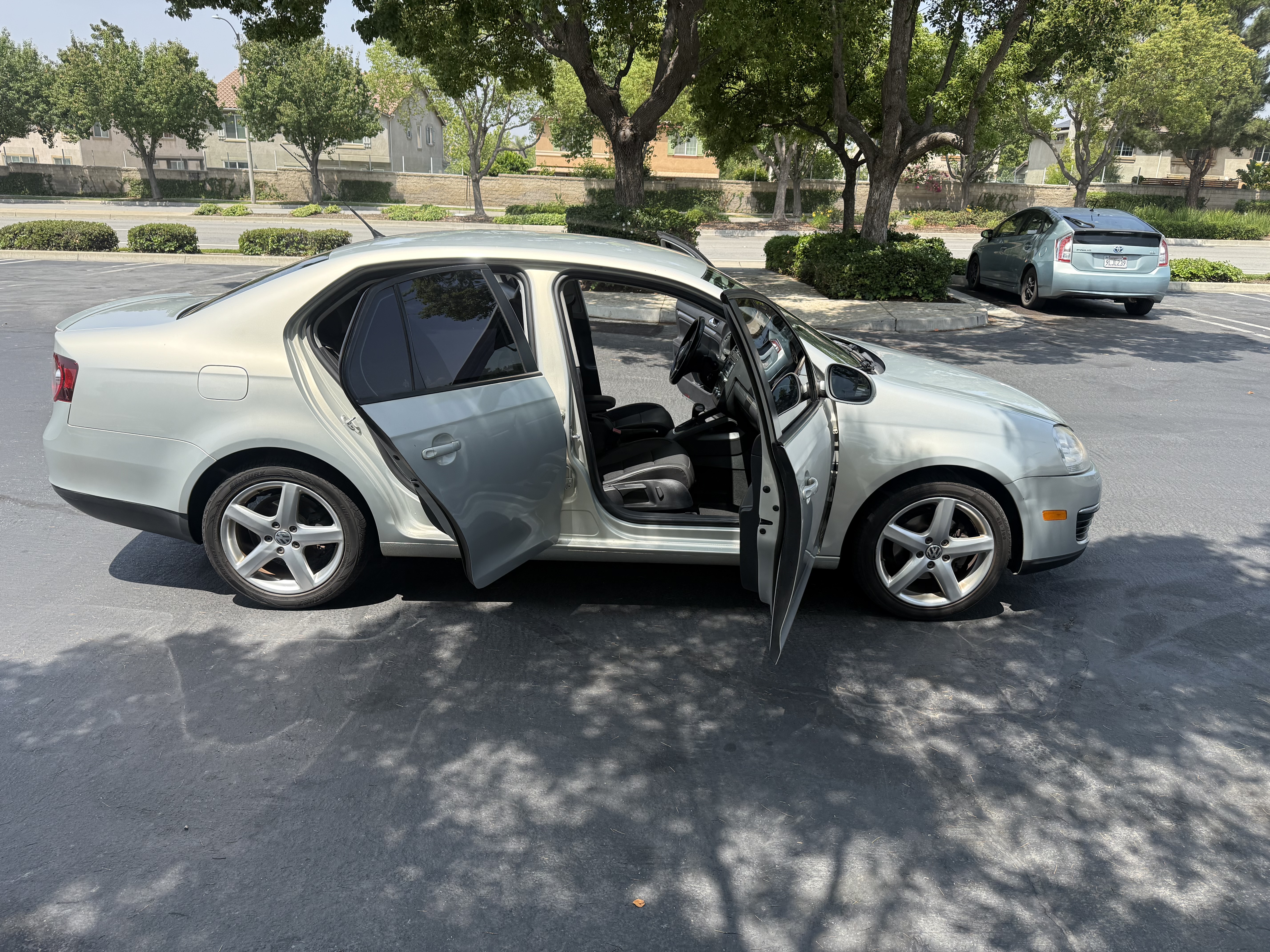 Used 2010 Volkswagen Jetta Limited Edition FWD image 9