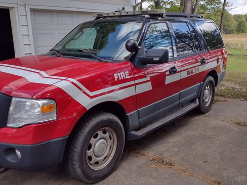 Used 2010 Ford Expedition XLT image 1