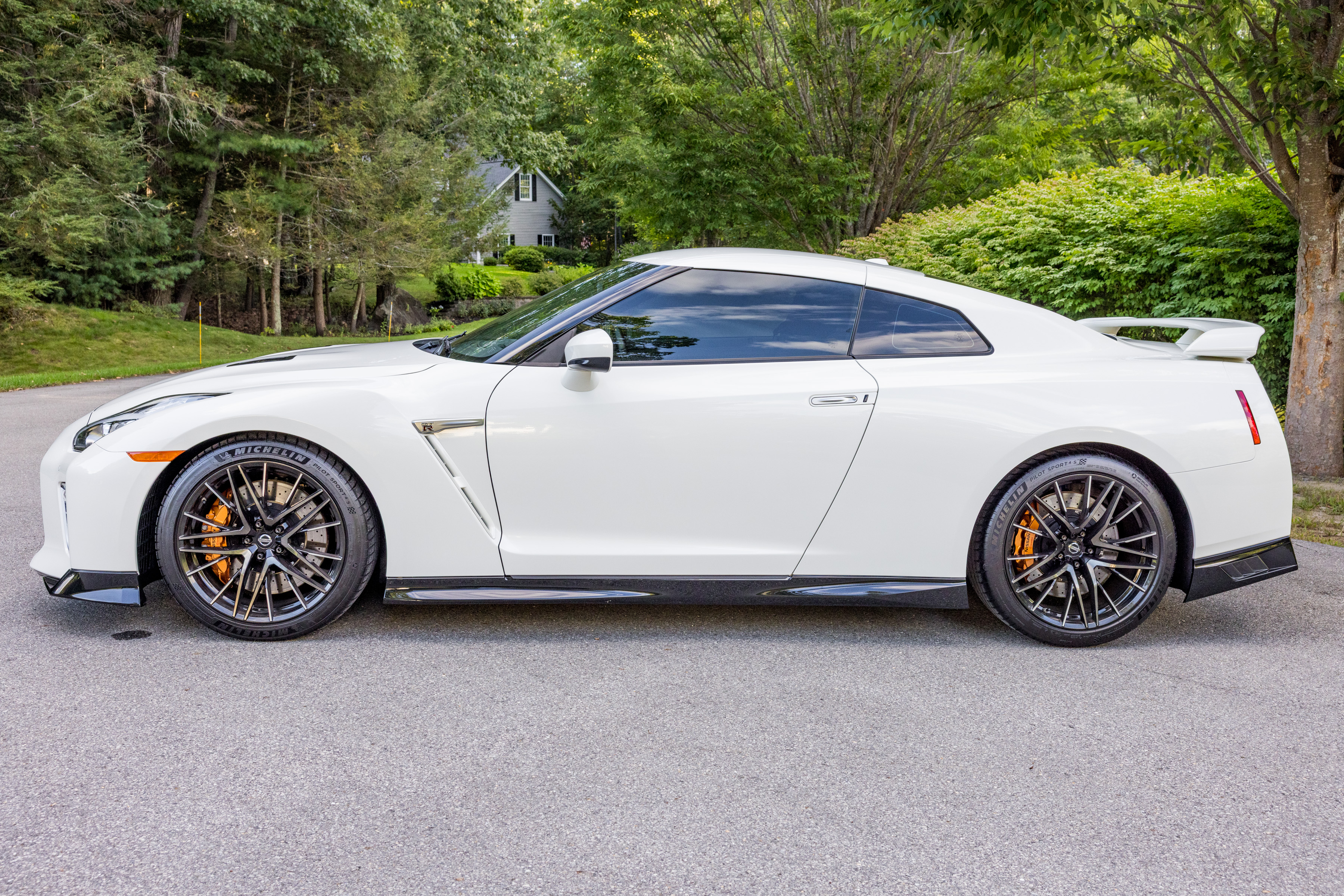 Used 2021 Nissan GT-R Premium AWD/4WD image 8