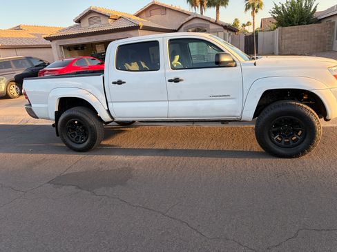 Used 2010 Toyota Tacoma 4x4 Double Cab image 2