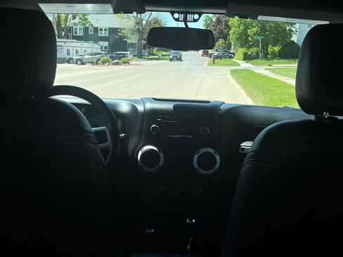Used 2014 Jeep Wrangler Sahara AWD/4WD image 16