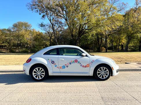 Used 2014 Volkswagen Beetle TDI image 2
