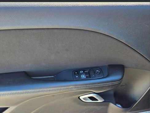 Used 2016 Dodge Challenger SXT image 14