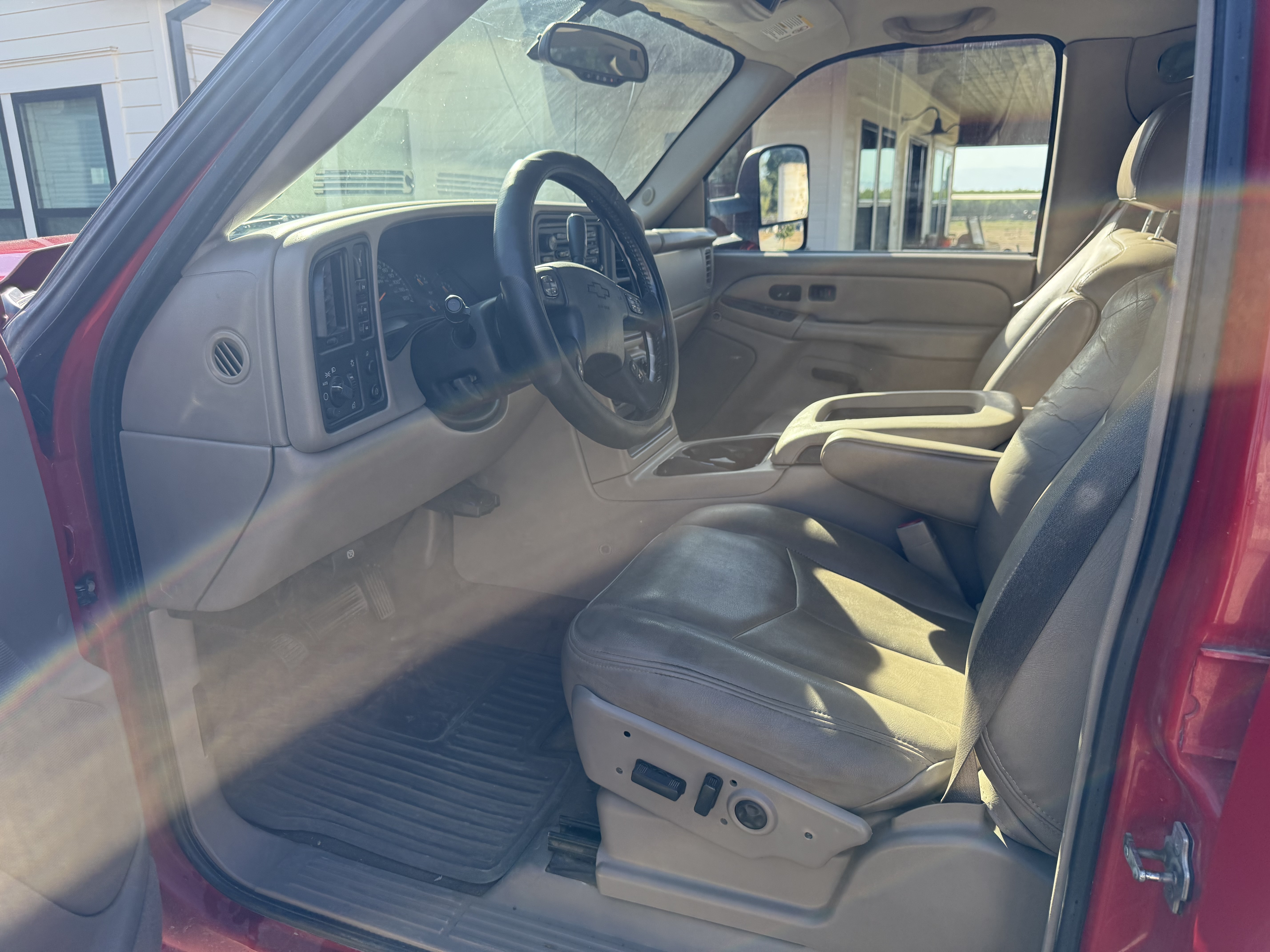 Used 2005 Chevrolet Silverado 2500 LT w/ Heavy-Duty Power Package AWD/4WD image 16