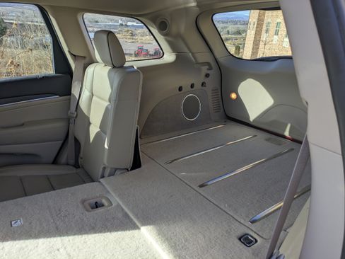 Used 2015 Jeep Grand Cherokee Overland w/ Advanced Technology Group image 2