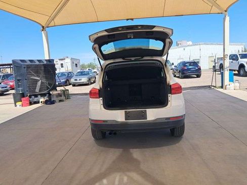 Used 2014 Volkswagen Tiguan S image 2