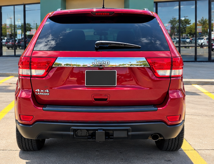 Used 2011 Jeep Grand Cherokee Laredo w/ Security & Convenience Group AWD/4WD image 2