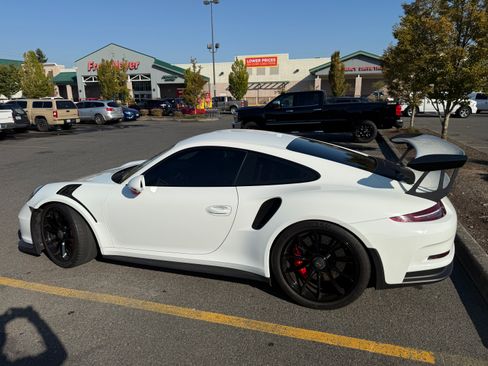Used 2016 Porsche 911 GT3 RS image 2