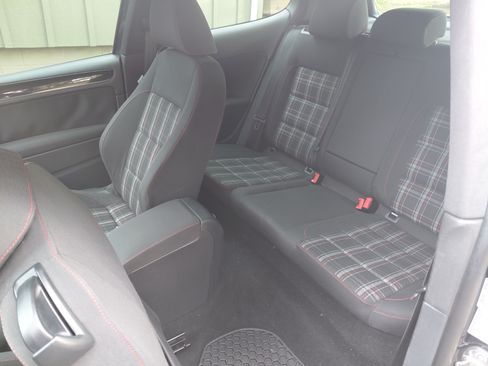 Used 2011 Volkswagen Golf 2-Door image 10