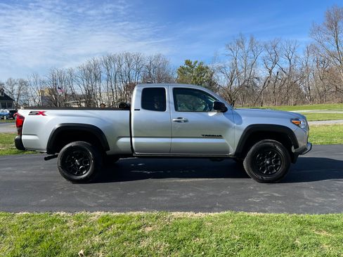 Used 2023 Toyota Tacoma SR5 w/ SX Package image 2