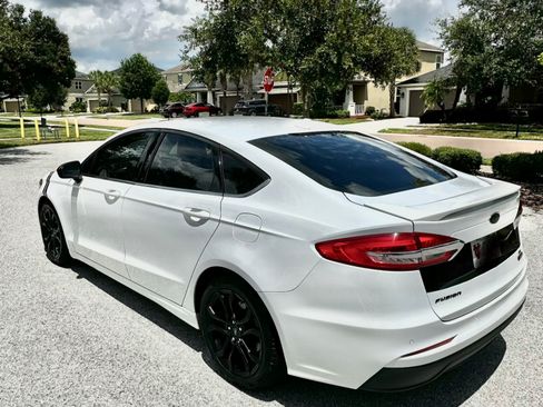 Used 2020 Ford Fusion SE w/ Equipment Group 151A FWD image 9