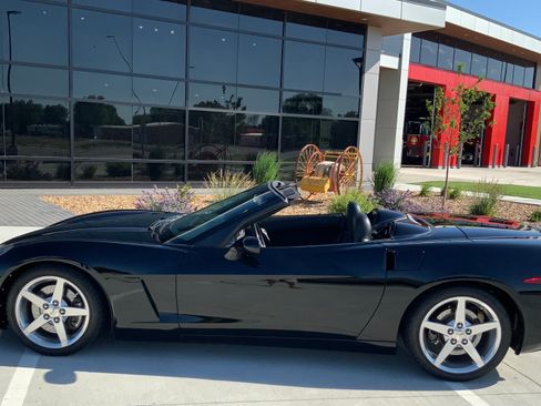 Used 2006 Chevrolet Corvette Convertible w/ Preferred Equipment Group RWD image 1