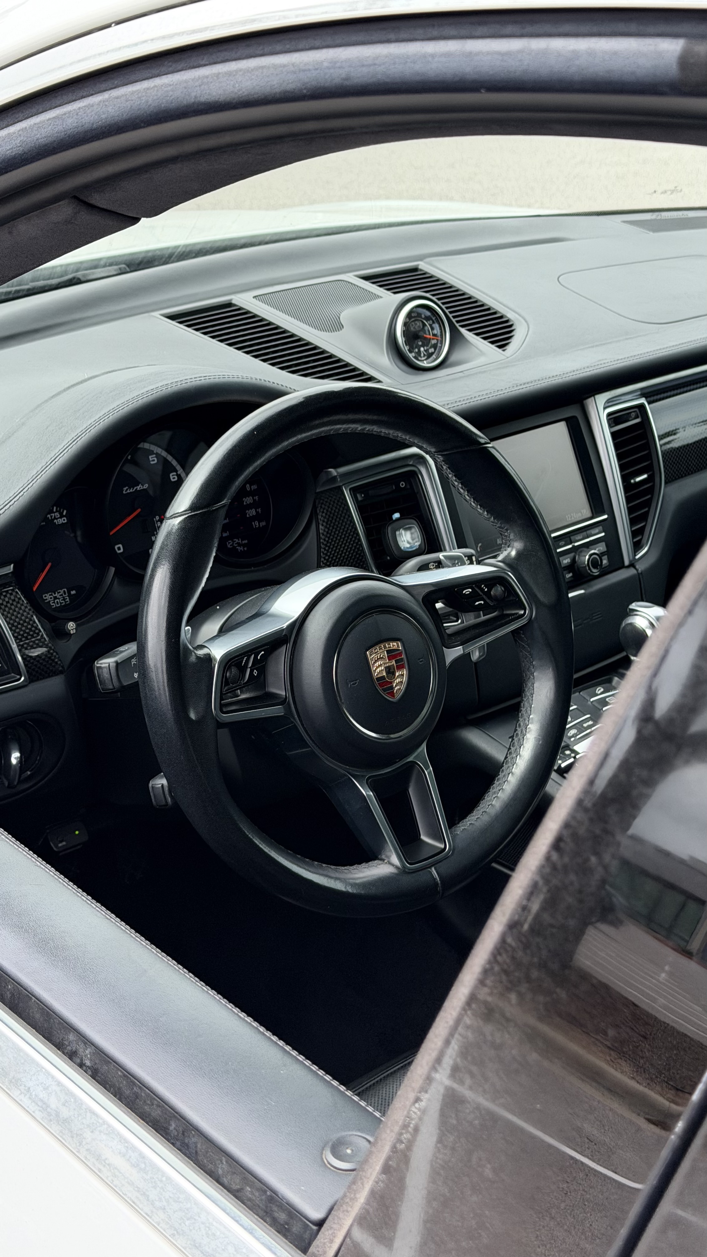 Used 2015 Porsche Macan Turbo AWD/4WD image 9