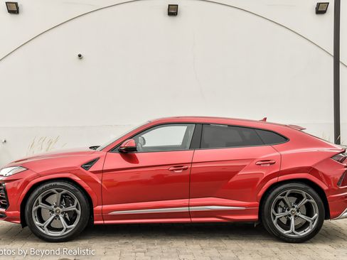 Used 2021 Lamborghini Urus Sport Utility 4D image 8