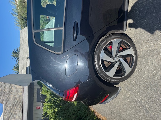 Used 2020 Volkswagen GTI SE FWD image 12