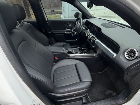 Used 2023 Mercedes-Benz GLB 250 250 4MATIC Sport Utility 4D image 9