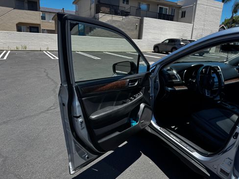 Used 2019 Subaru Outback 2.5i Limited AWD/4WD image 11