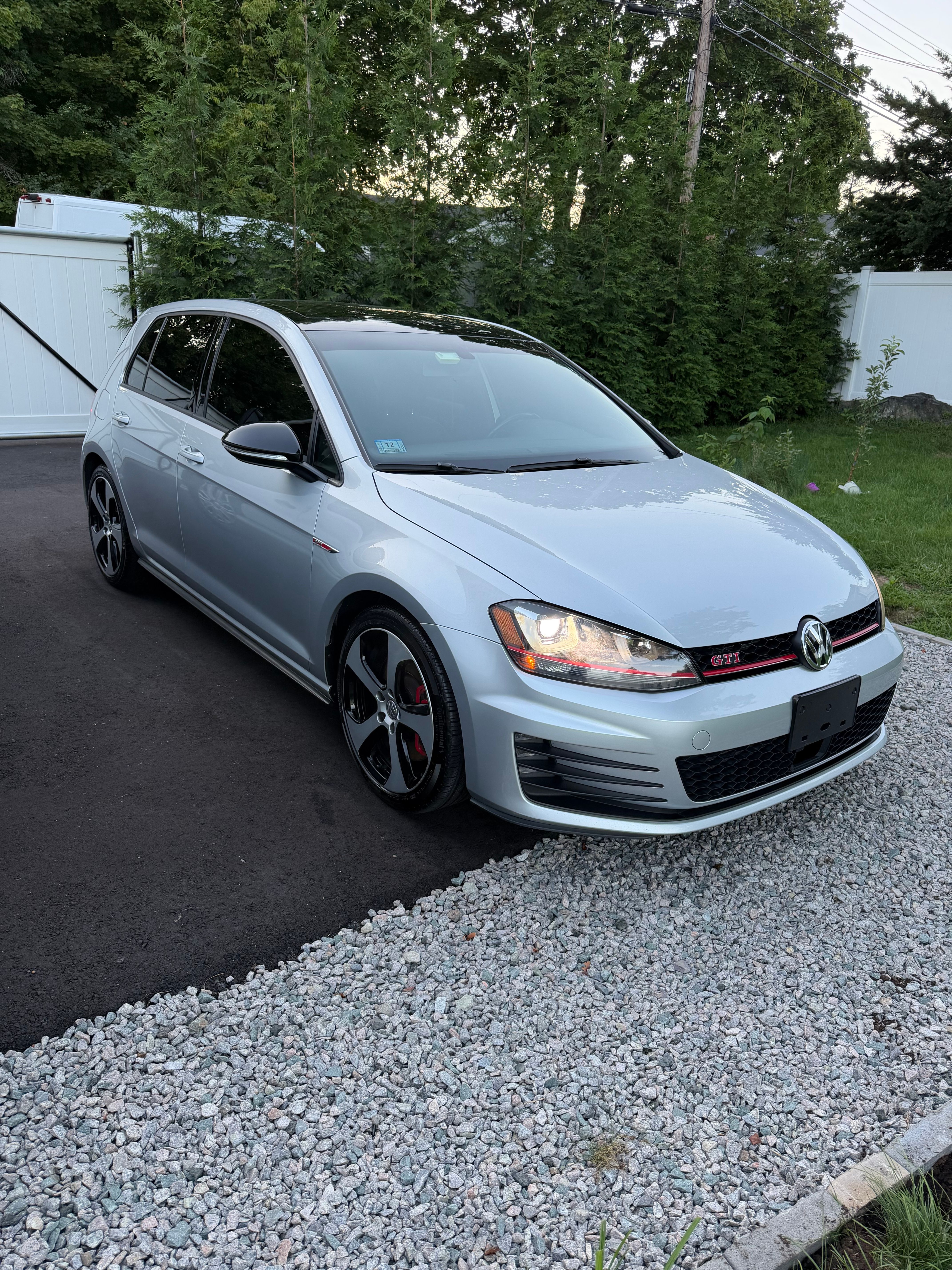 Used 2017 Volkswagen GTI Autobahn FWD image 1