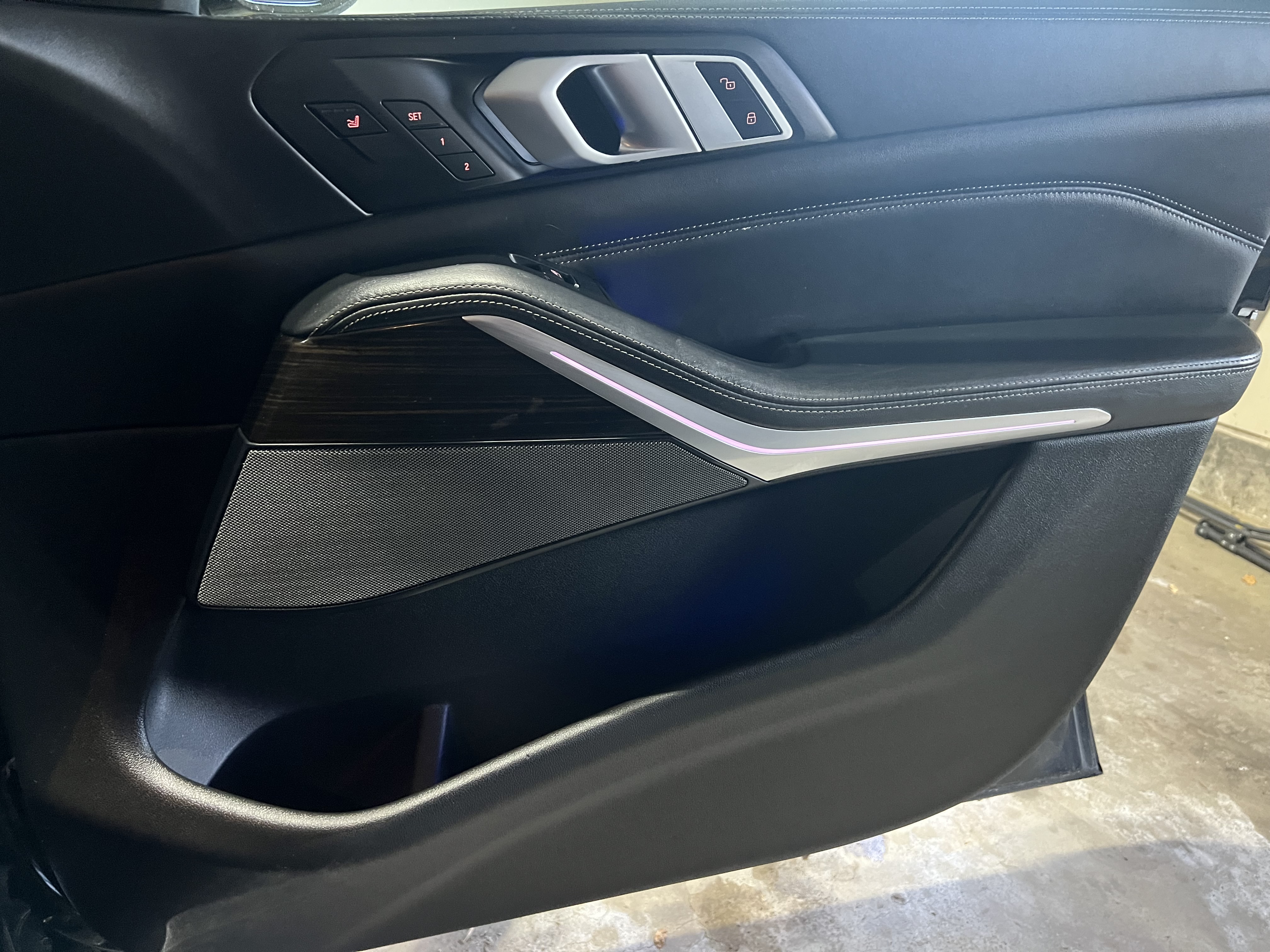 Used 2019 BMW X5 xDrive50i w/ M Sport Package AWD/4WD image 15