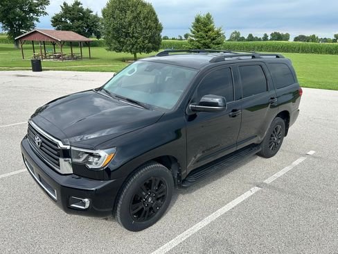 Used 2019 Toyota Sequoia TRD Sport w/ TRD Sport Premium Package AWD/4WD image 6