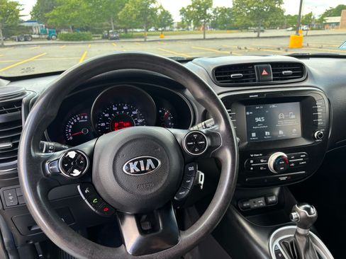 Used 2019 Kia Soul w/ Convenience Package FWD image 8