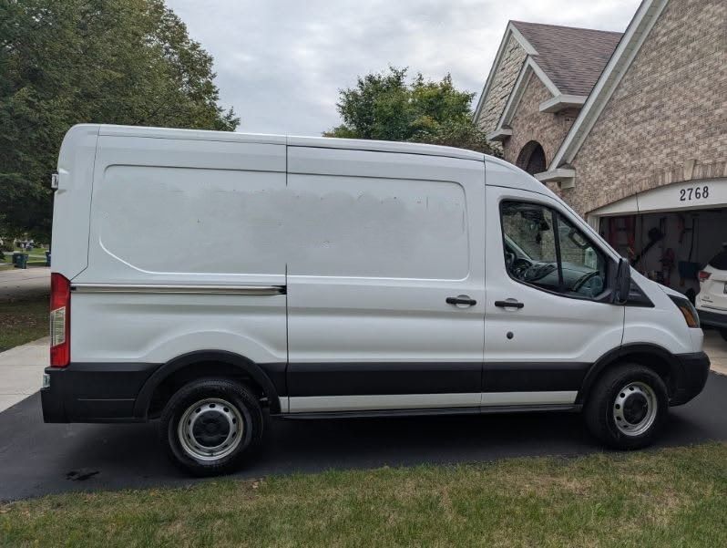 Used 2019 Ford Transit 250 130 Medium Roof RWD image 4