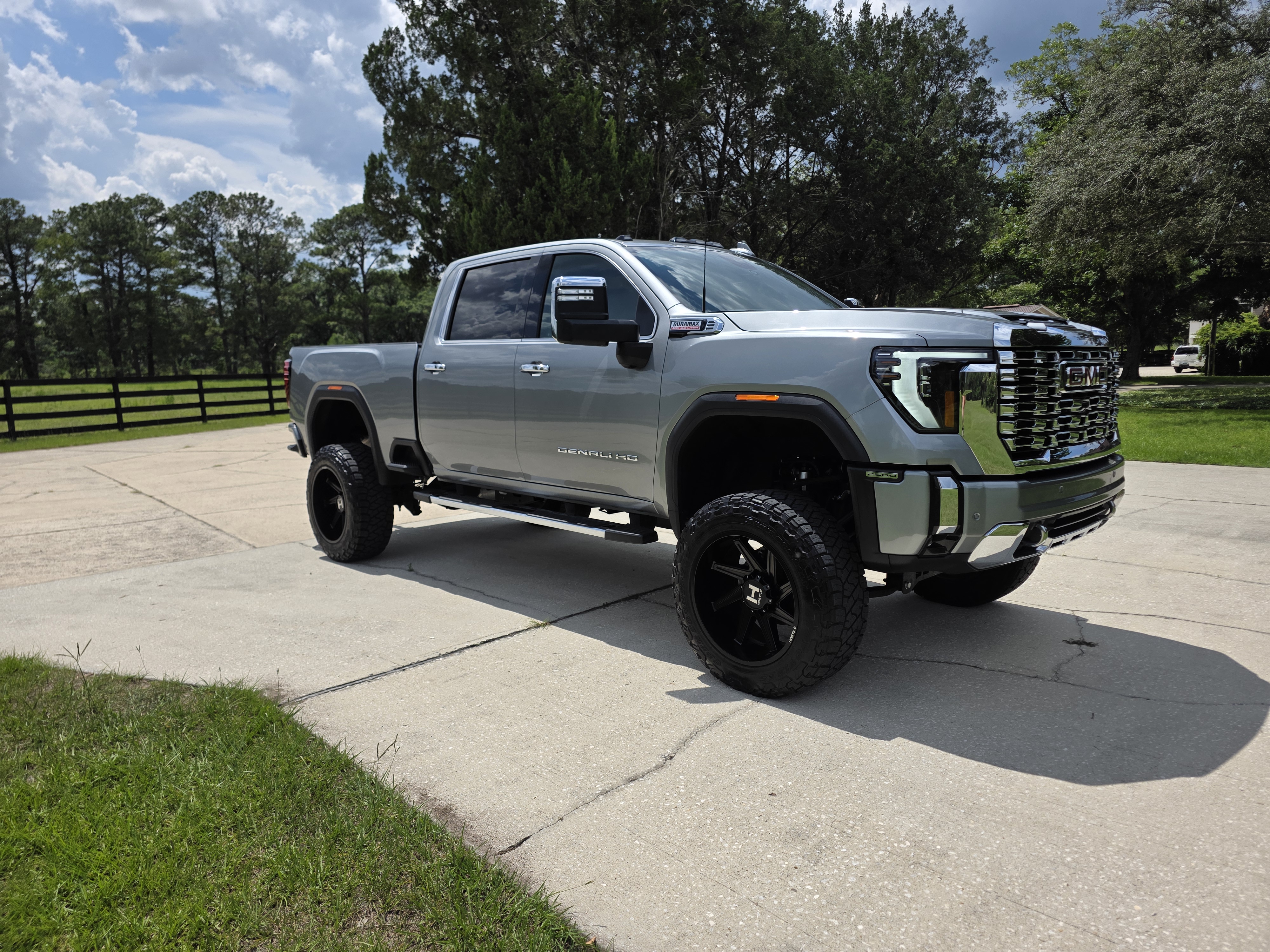 Used 2025 GMC Sierra 2500 Denali w/ Technology Package AWD/4WD image 8
