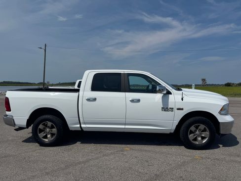 Used 2018 RAM 1500 Classic SLT AWD/4WD image 8