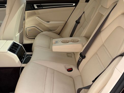 Used 2023 Porsche Panamera image 21