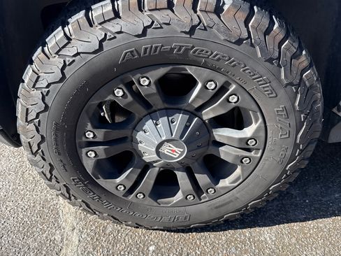 Used 2008 Chevrolet Suburban LT image 14