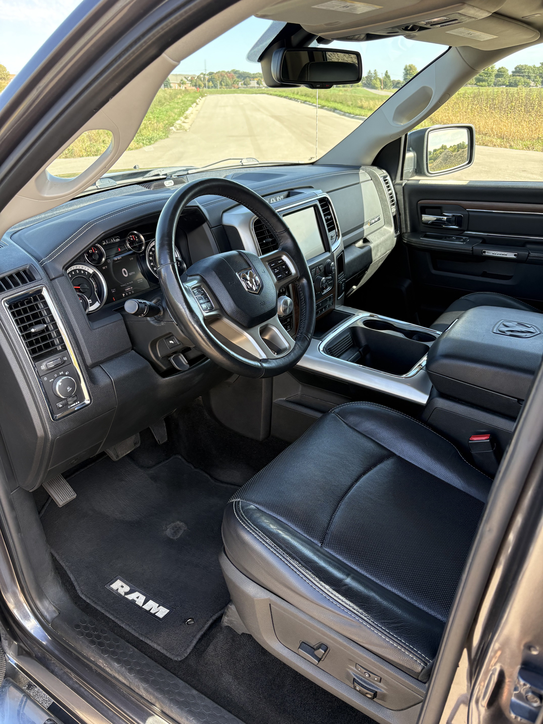 Used 2017 RAM 1500 Laramie w/ Convenience Group AWD/4WD image 13