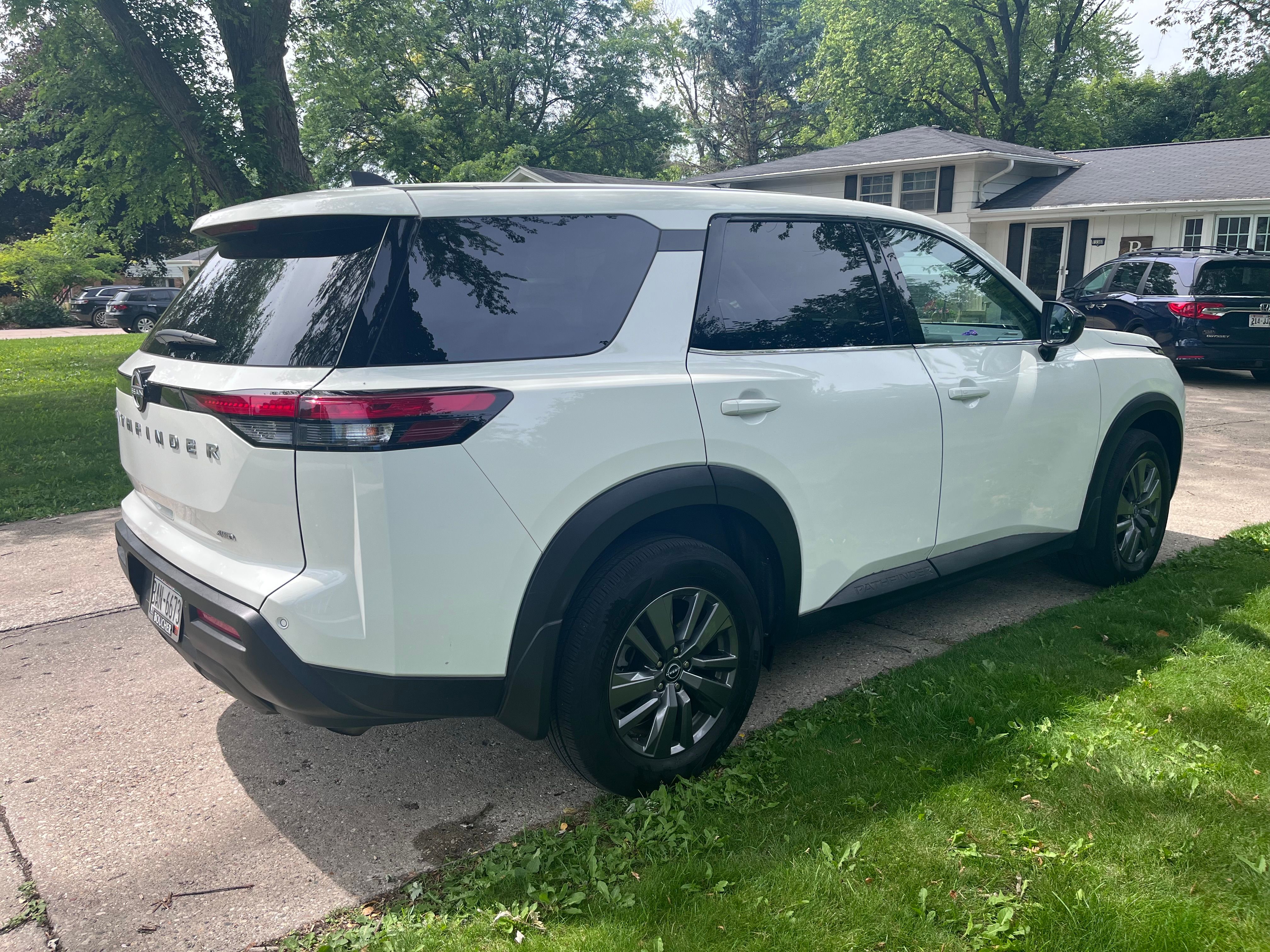 Used 2025 Nissan Pathfinder S AWD/4WD image 5