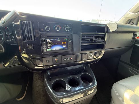 Used 2017 Chevrolet Express 2500 Extended image 20