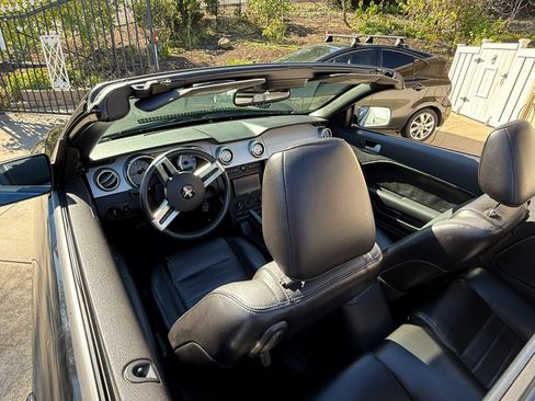 Used 2006 Ford Mustang GT Premium image 2