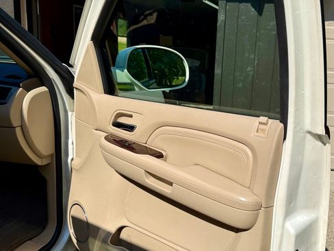 Used 2009 Cadillac Escalade AWD image 28