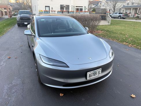 Used 2025 Tesla Model 3 Long Range image 11
